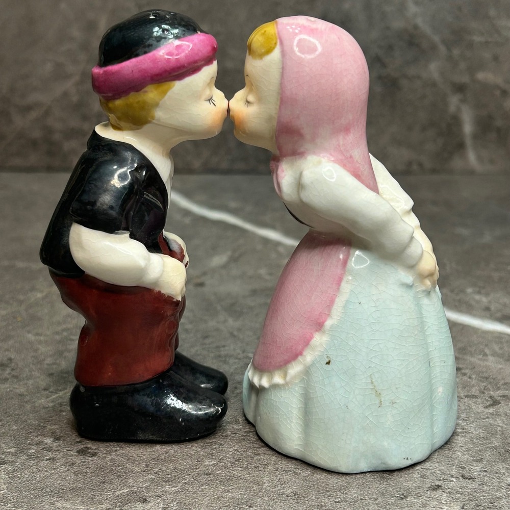 Vintage Napco Kissing Dutch Boy and Girl Salt and Pepper Shakers S1286/I Japan
